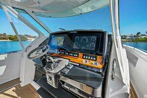 2019 Tiara Yachts 38 LS thumbnail 14