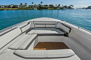 2019 Tiara Yachts 38 LS thumbnail 10