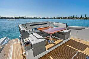 2019 Tiara Yachts 38 LS thumbnail 7