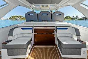 2019 Tiara Yachts 38 LS thumbnail 12
