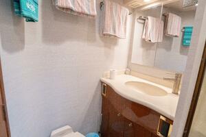 2005 Viking 52 Convertible 