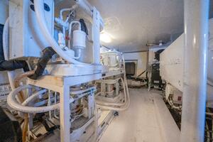 2005 Viking 52 Convertible 