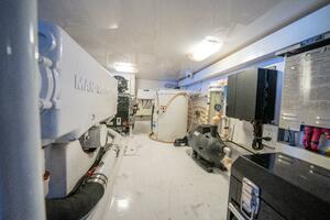 2005 Viking 52 Convertible 