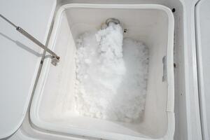 2005 Viking 52 Convertible 