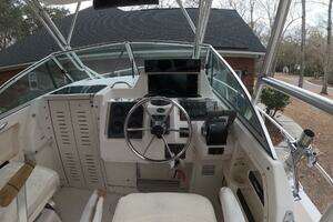 2001 Grady-White Gulfstream 232 thumbnail 12
