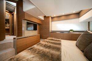 2018 Ferretti Yachts 450 Fly thumbnail 16