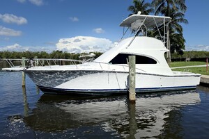 2005 Luhrs 38 Convertible thumbnail 1