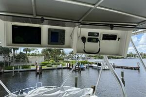 2005 Luhrs 38 Convertible thumbnail 12
