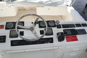 2005 Luhrs 38 Convertible thumbnail 9