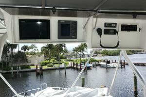 2005 Luhrs 38 Convertible thumbnail 10