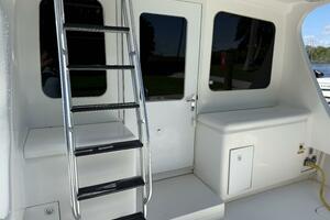 2005 Luhrs 38 Convertible thumbnail 3