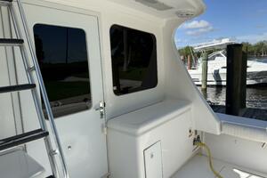 2005 Luhrs 38 Convertible thumbnail 2