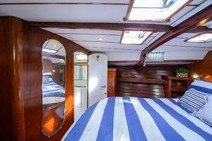 2003 Beneteau thumbnail 25