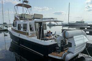 2023 Ranger Tugs R-31 CB thumbnail 6