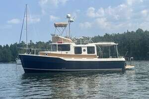 2023 Ranger Tugs R-31 CB thumbnail 1