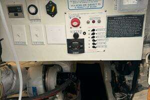 2002 Riviera 43 Flybridge thumbnail 11