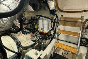 2002 Riviera 43 Flybridge thumbnail 13