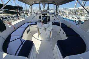 1998 Hunter 410 thumbnail 17