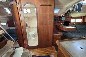 1998 Hunter 410 thumbnail 29