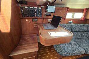 1998 Hunter 410 thumbnail 39