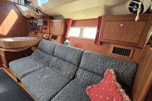 1998 Hunter 410 thumbnail 38
