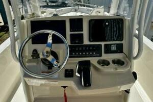 2023 Boston Whaler 250 Dauntless thumbnail 8