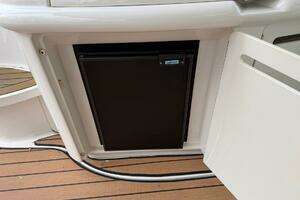2004 Sea Ray 500 Sundancer thumbnail 12