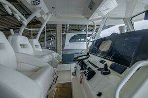 2021 Regulator 41 Center Console thumbnail 8