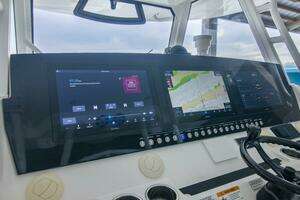 2021 Regulator 41 Center Console thumbnail 7