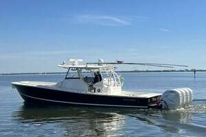 2021 Regulator 41 Center Console thumbnail 1
