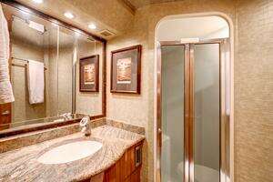 2007 Viking 68 Convertible thumbnail 10