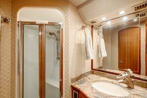 2007 Viking 68 Convertible thumbnail 12