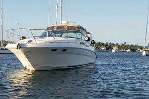 2003 Sea Ray 410 Express Cruiser thumbnail 2