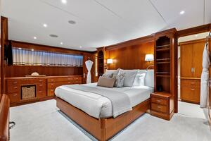 SILVER SEAS 107ft Burger Yacht For Sale