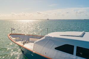 SILVER SEAS 107ft Burger Yacht For Sale