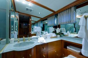 SILVER SEAS 107ft Burger Yacht For Sale