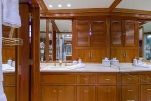 SILVER SEAS 107ft Burger Yacht For Sale