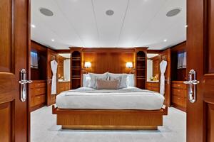 SILVER SEAS 107ft Burger Yacht For Sale