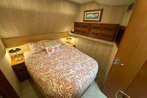 2004 Cabo 48 Flybridge thumbnail 32