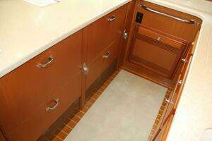 2004 Cabo 48 Flybridge thumbnail 17