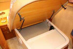 2004 Cabo 48 Flybridge thumbnail 24