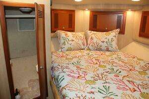 2004 Cabo 48 Flybridge thumbnail 25