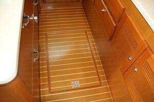 2004 Cabo 48 Flybridge thumbnail 18