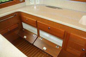 2004 Cabo 48 Flybridge thumbnail 21