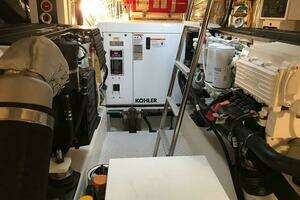 2014 Cruisers Yachts thumbnail 28