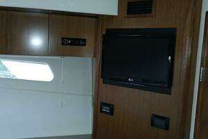 2014 Cruisers Yachts thumbnail 24