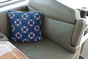 2014 Cruisers Yachts thumbnail 8