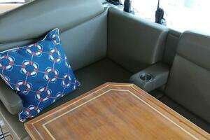 2014 Cruisers Yachts thumbnail 4