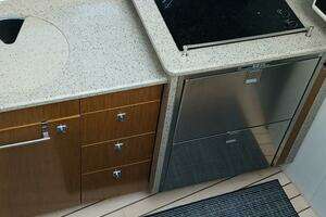 2014 Cruisers Yachts thumbnail 11