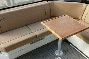 2014 Cruisers Yachts thumbnail 5